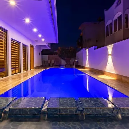 Casa Bonita, Luxury With Pool And Jacuzzi.